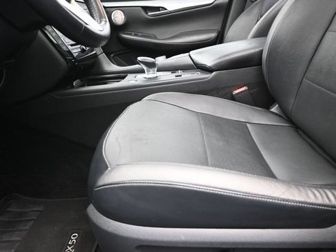 Certified 2022 INFINITI QX50 Essential FWD image 13