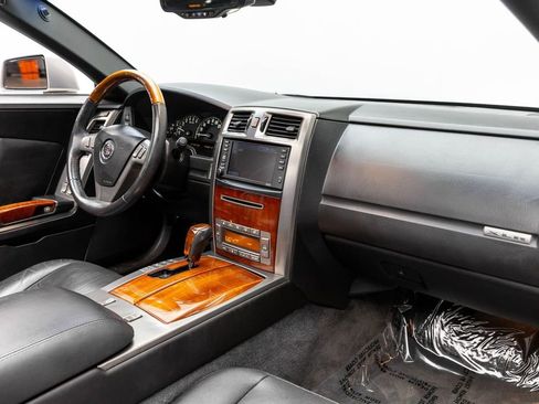 Used 2007 Cadillac XLR RWD image 18