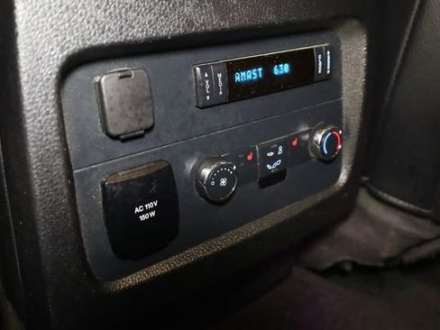 Used 2016 Ford Expedition Limited image 27