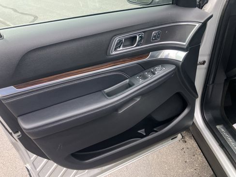Used 2018 Ford Explorer Limited AWD/4WD image 18