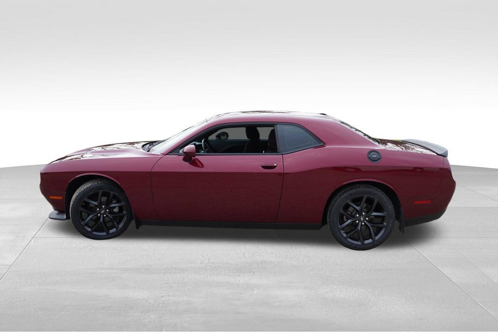 Certified 2022 Dodge Challenger SXT w/ Driver Convenience Group RWD image 9