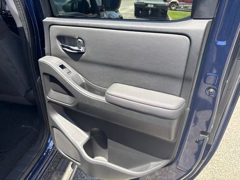 Used 2022 Nissan Frontier SV w/ Technology Package RWD image 18
