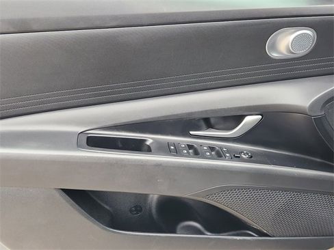 Used 2024 Hyundai Elantra Blue image 22