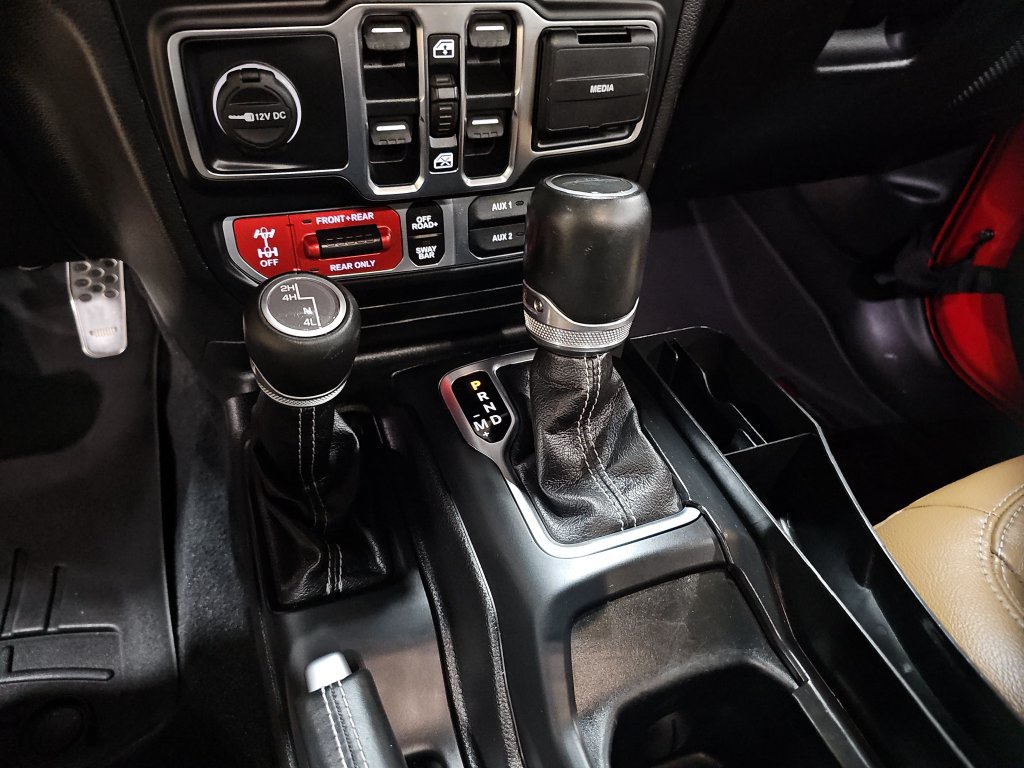 Used 2020 Jeep Gladiator Rubicon AWD/4WD image 16