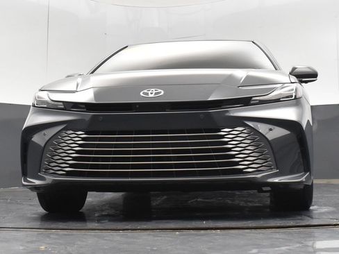 Used 2025 Toyota Camry XLE AWD/4WD image 25