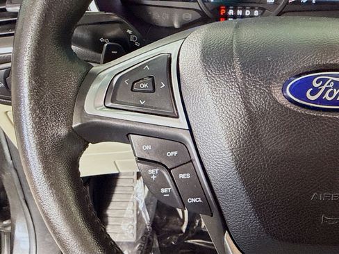 Used 2017 Ford Edge Titanium w/ Technology Package FWD image 14