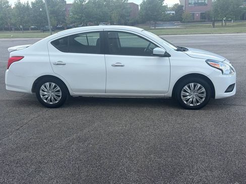 Used 2017 Nissan Versa SV FWD image 5