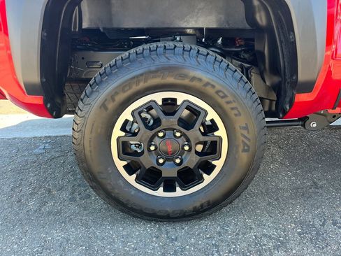Used 2025 Toyota Tacoma TRD Off-Road w/ TRD Off Road Premium Package AWD/4WD image 35
