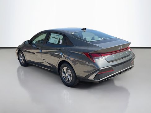 New 2026 Hyundai Elantra SE FWD image 5