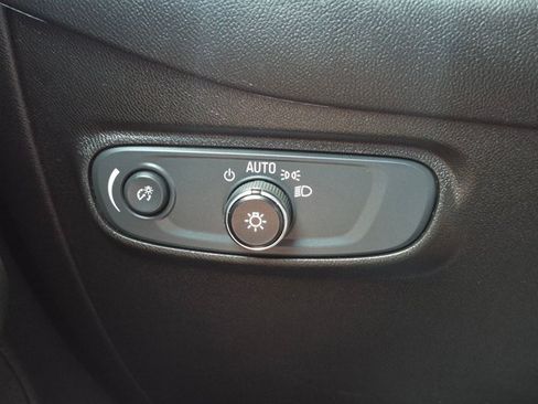 Used 2022 Chevrolet Equinox LS FWD image 11