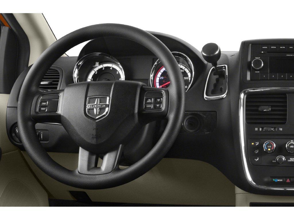 Used 2015 Dodge Grand Caravan American Value Package FWD image 4
