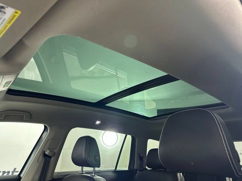 Used 2023 Volkswagen Atlas SE w/ Panoramic Sunroof Package FWD image 24