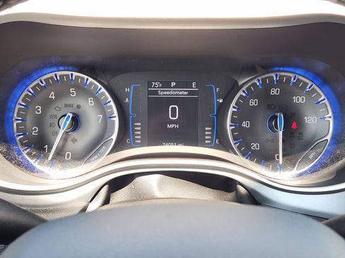 Used 2020 Chrysler Pacifica Touring w/ S Appearance Package FWD image 21