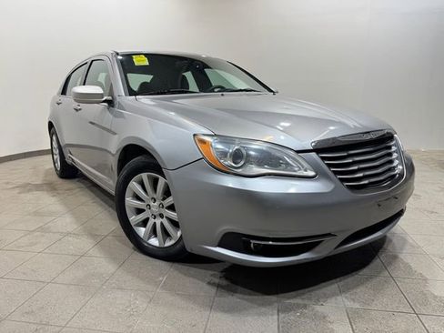 Used 2014 Chrysler 200 Limited image 1