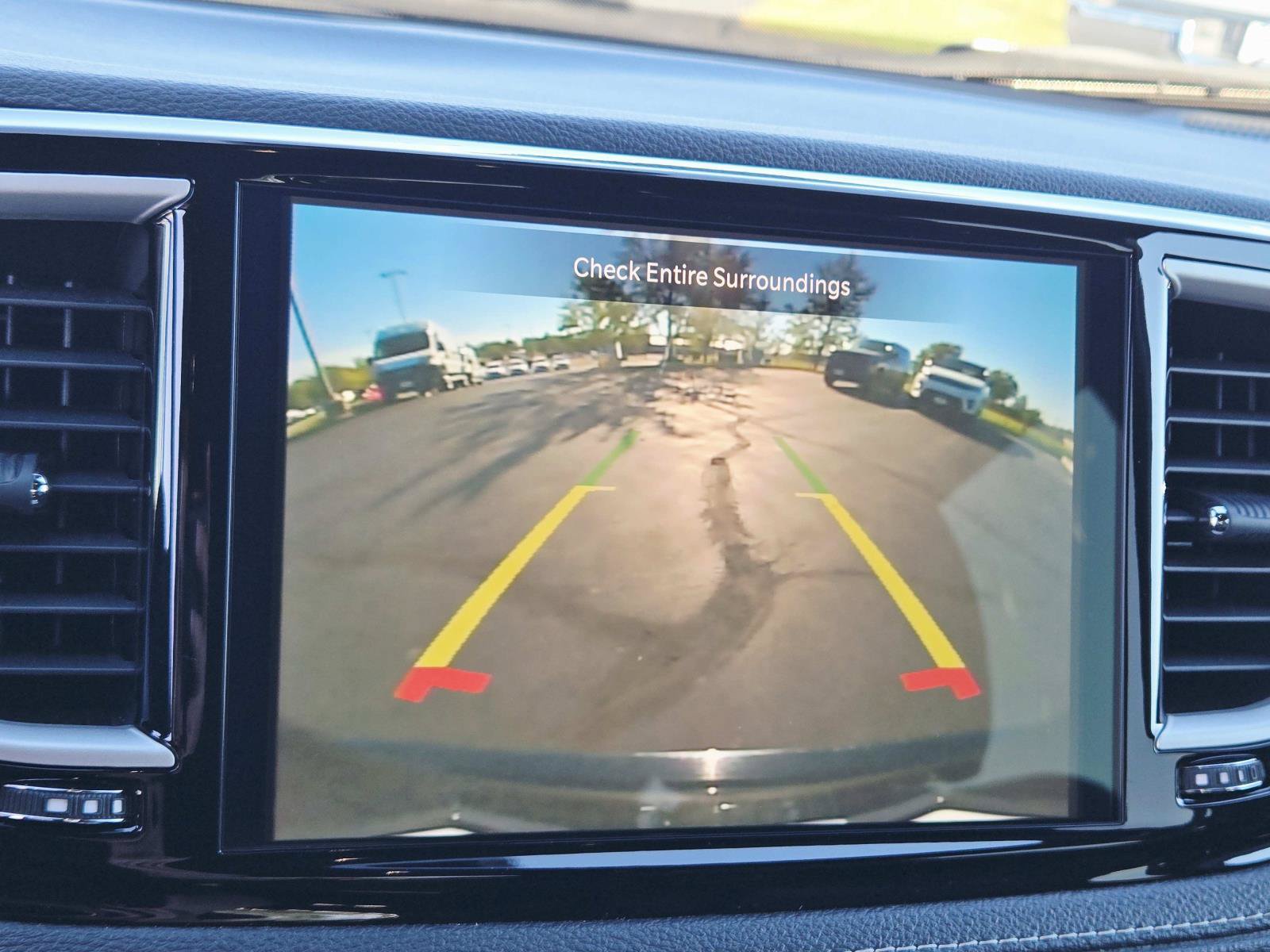Used 2024 Chrysler Pacifica Touring-L FWD image 31