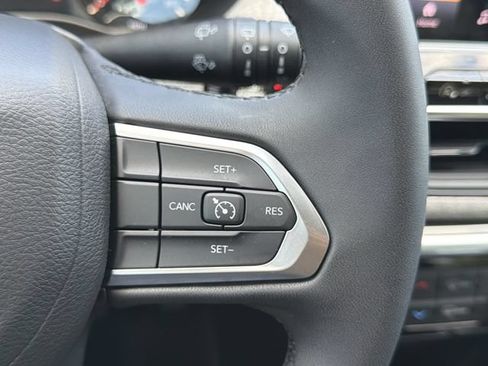 Used 2024 Jeep Compass Latitude AWD/4WD image 22