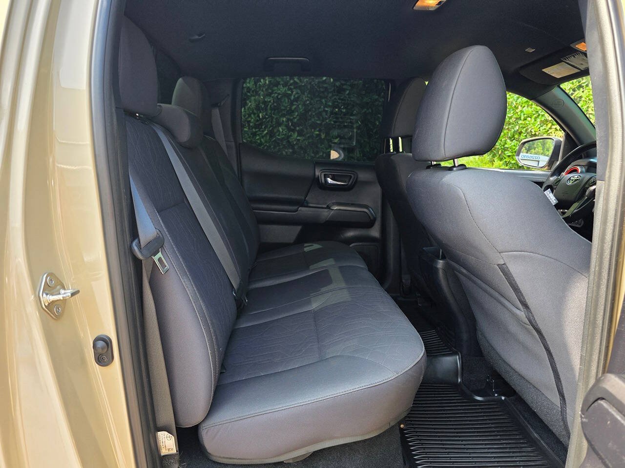 Used 2019 Toyota Tacoma TRD Off-Road AWD/4WD image 31