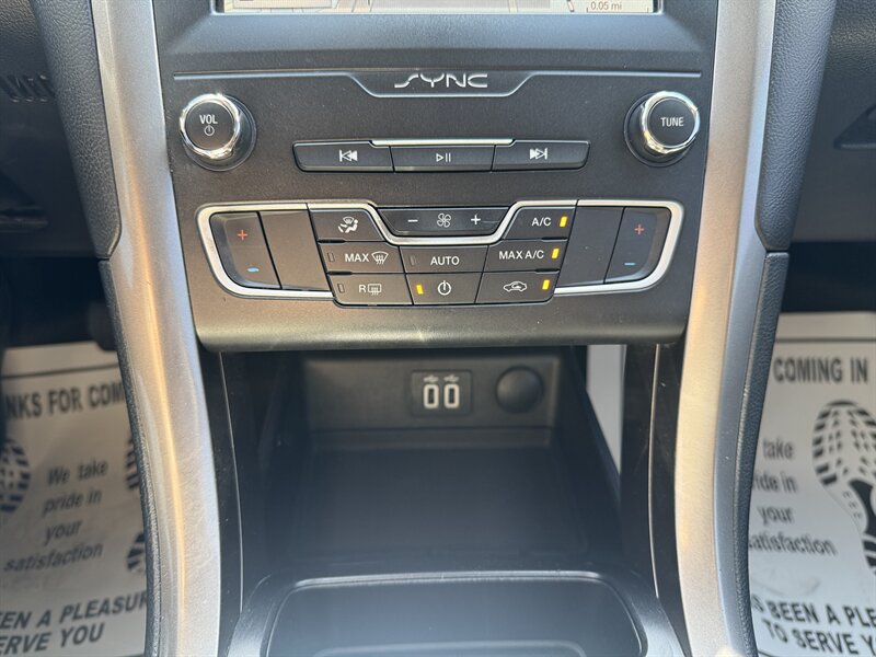 Used 2019 Ford Fusion SE FWD image 46