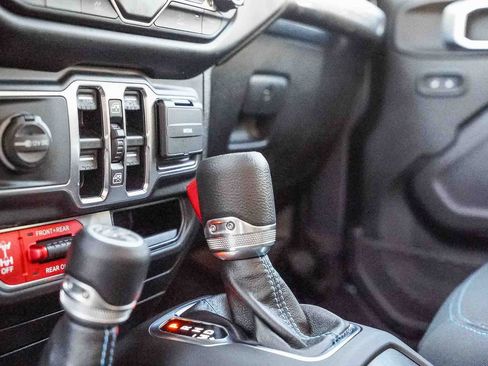 Used 2021 Jeep Wrangler Unlimited Rubicon 4xe AWD/4WD image 16