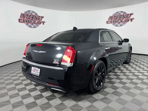 Used 2018 Chrysler 300 Limited AWD/4WD image 7
