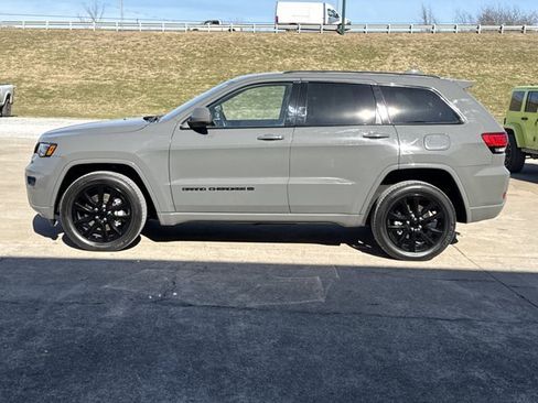 Used 2022 Jeep Grand Cherokee Laredo X image 13