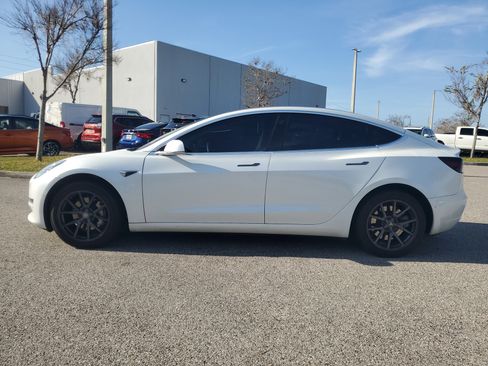 Used 2020 Tesla Model 3 Standard Range image 8