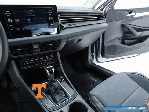 Used 2025 Volkswagen Jetta SE FWD image 60