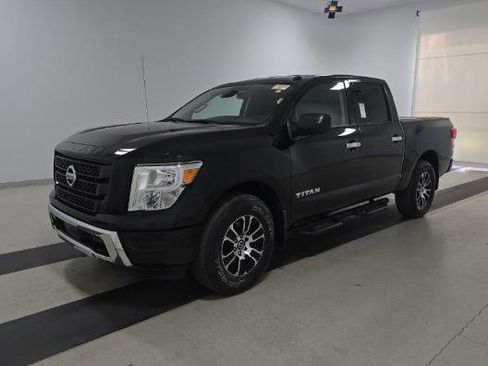 Used 2021 Nissan Titan SV w/ SV Convenience Package image 2