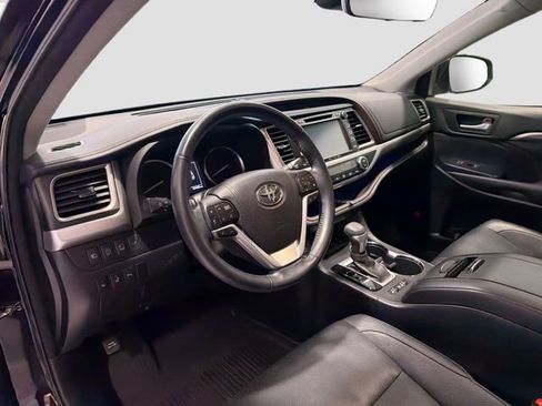 Certified 2017 Toyota Highlander Limited Platinum image 8