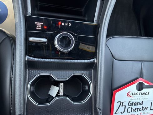 New 2025 Jeep Grand Cherokee L Limited image 28