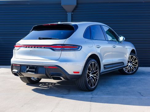 Certified 2025 Porsche Macan image 7