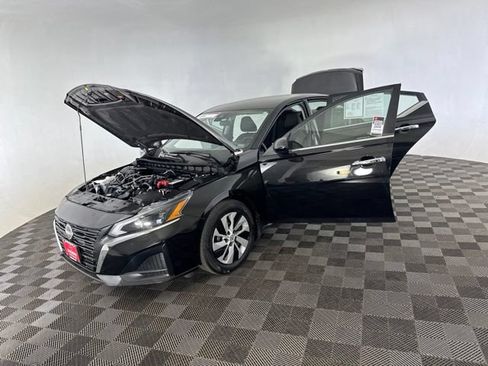 Used 2023 Nissan Altima 2.5 S FWD image 10
