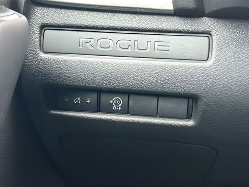 Used 2025 Nissan Rogue S FWD image 36