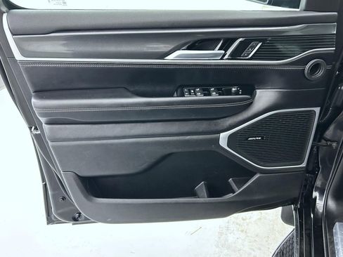 Used 2023 Jeep Wagoneer L 4WD w/ HD Trailer Tow Package image 9