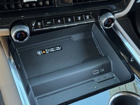 New 2026 Chevrolet Suburban High Country image 15