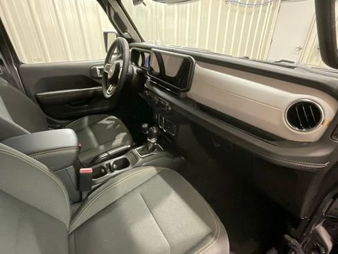 Used 2025 Jeep Wrangler Unlimited Sahara w/ Safety Group image 14