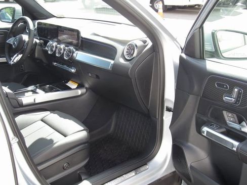 Used 2025 Mercedes-Benz GLB 250 4MATIC image 18