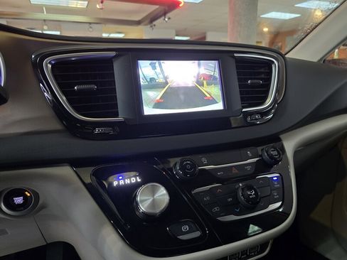Used 2023 Chrysler Voyager LX FWD image 22