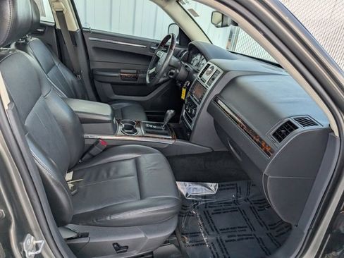 Used 2010 Chrysler 300 Limited image 27