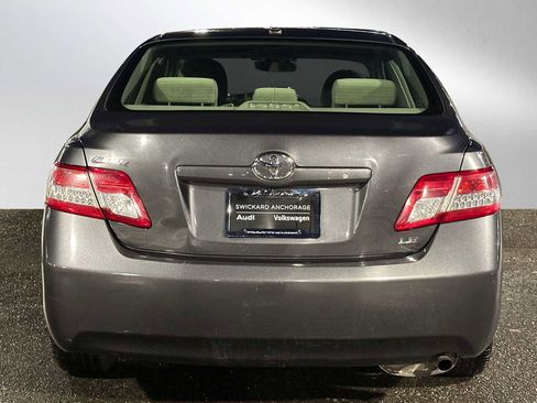Used 2011 Toyota Camry LE image 4