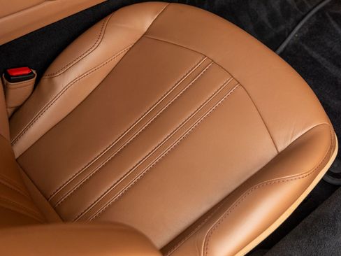Used 2020 Aston Martin V8 Vantage Coupe RWD image 32