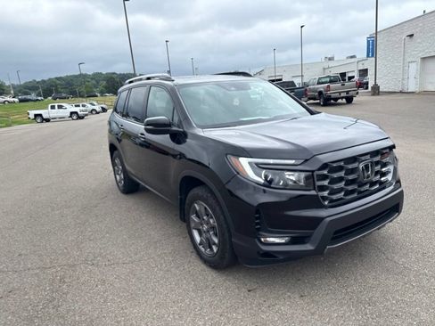 Used 2024 Honda Passport TrailSport image 2