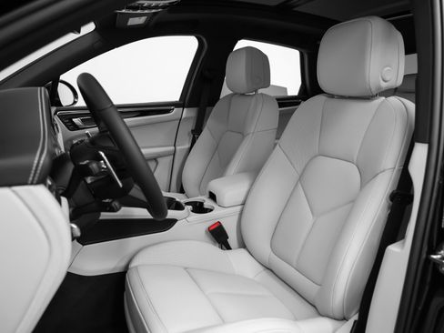 Used 2025 Porsche Macan image 5