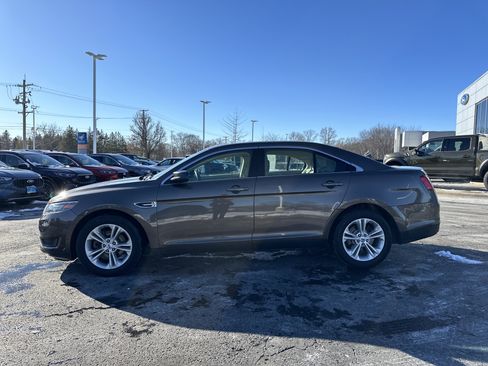 Used 2016 Ford Taurus SE image 7