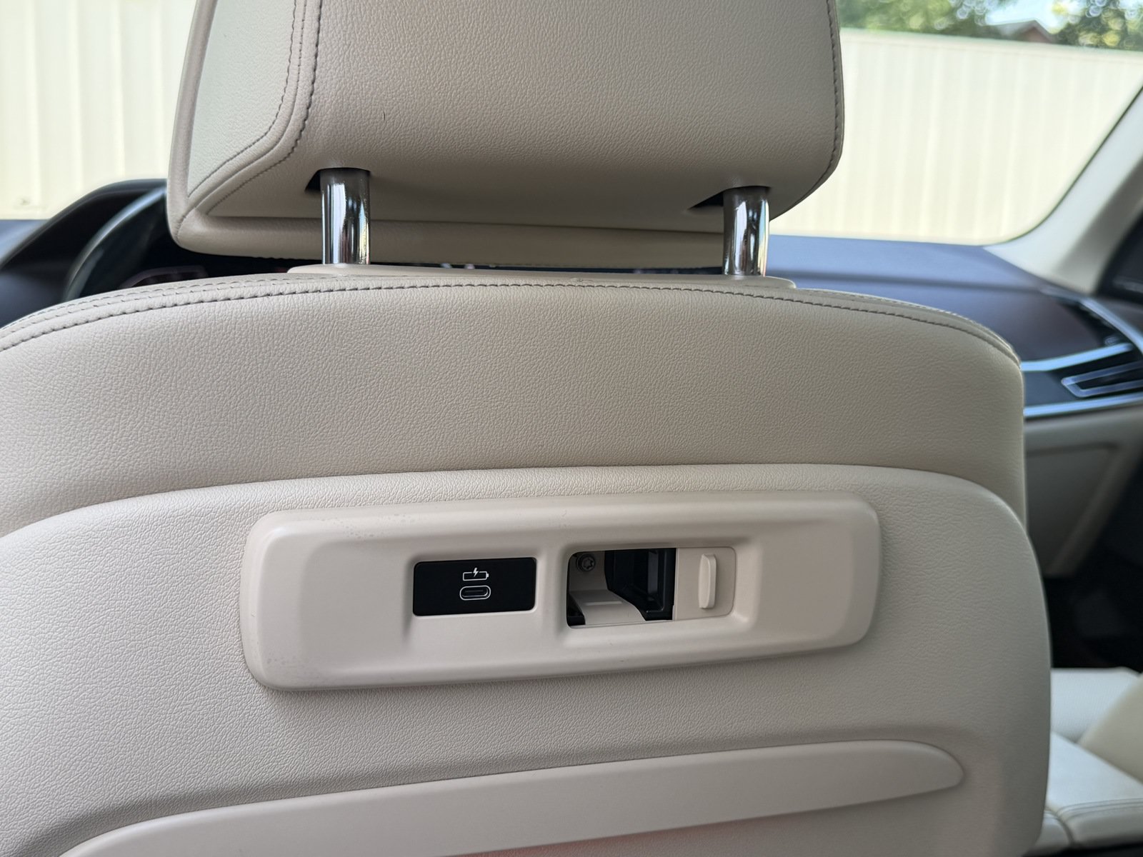 Used 2019 BMW X7 xDrive40i w/ Luxury Seating Package AWD/4WD image 29