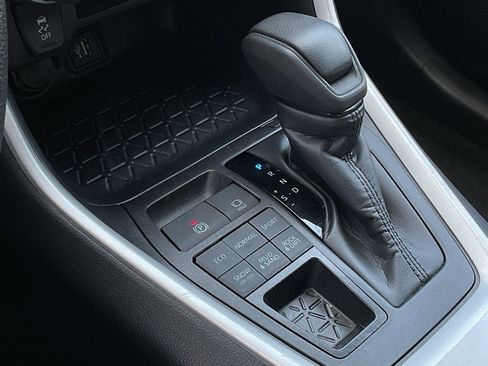 Used 2025 Toyota RAV4 XLE image 33