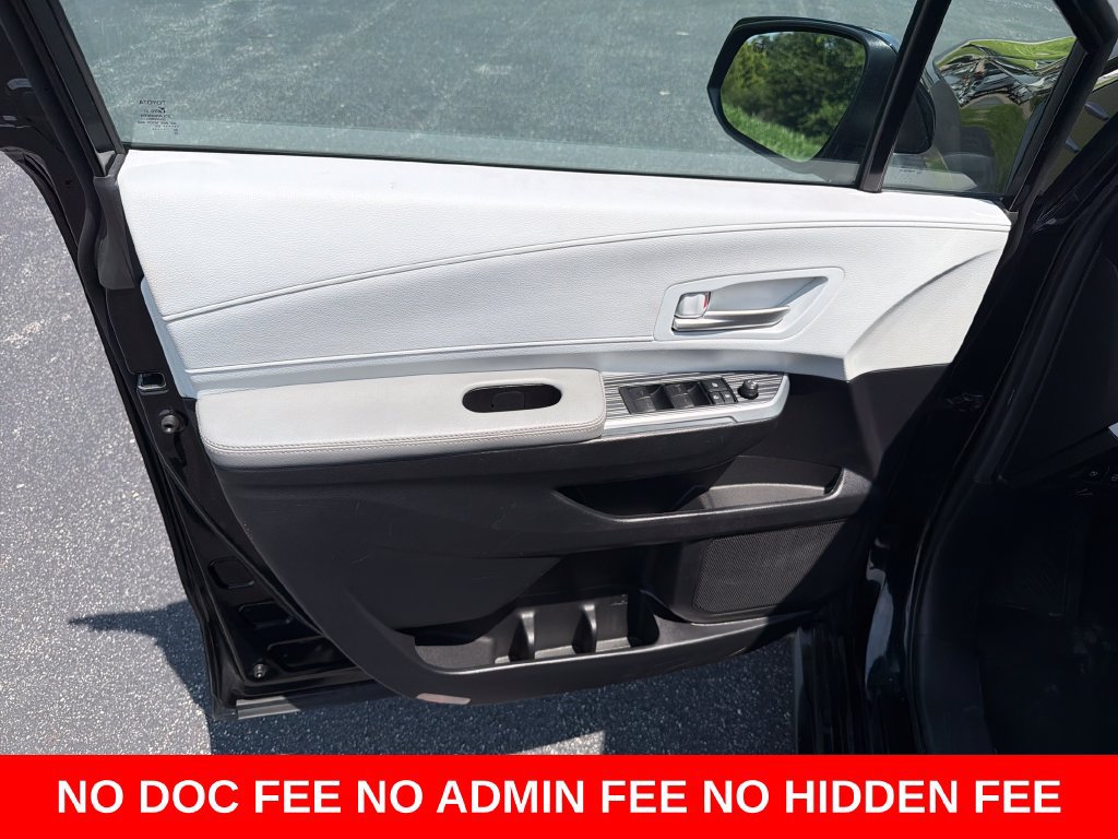 Used 2025 Toyota Sienna XLE FWD image 12