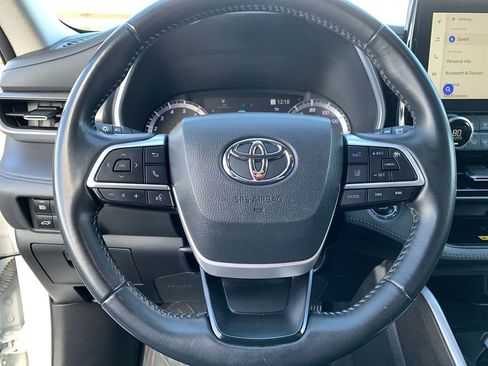 Used 2023 Toyota Highlander XLE image 18