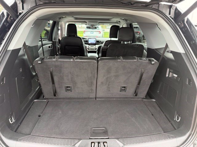 Used 2024 Ford Explorer XLT w/ Equipment Group 202A AWD/4WD image 31