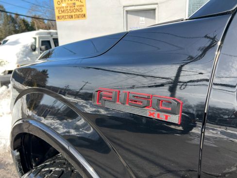 Used 2017 Ford F150 XLT w/ Equipment Group 302A Luxury image 22